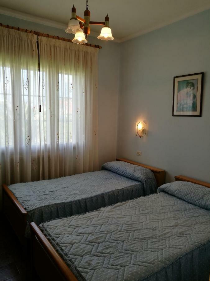 Chalet Vacacional En Segunda Linea De Playa Foz Bagian luar foto